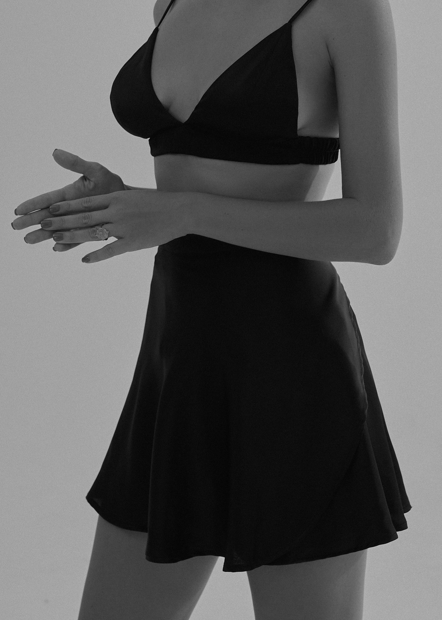 Silk suit with skirt & bra black
