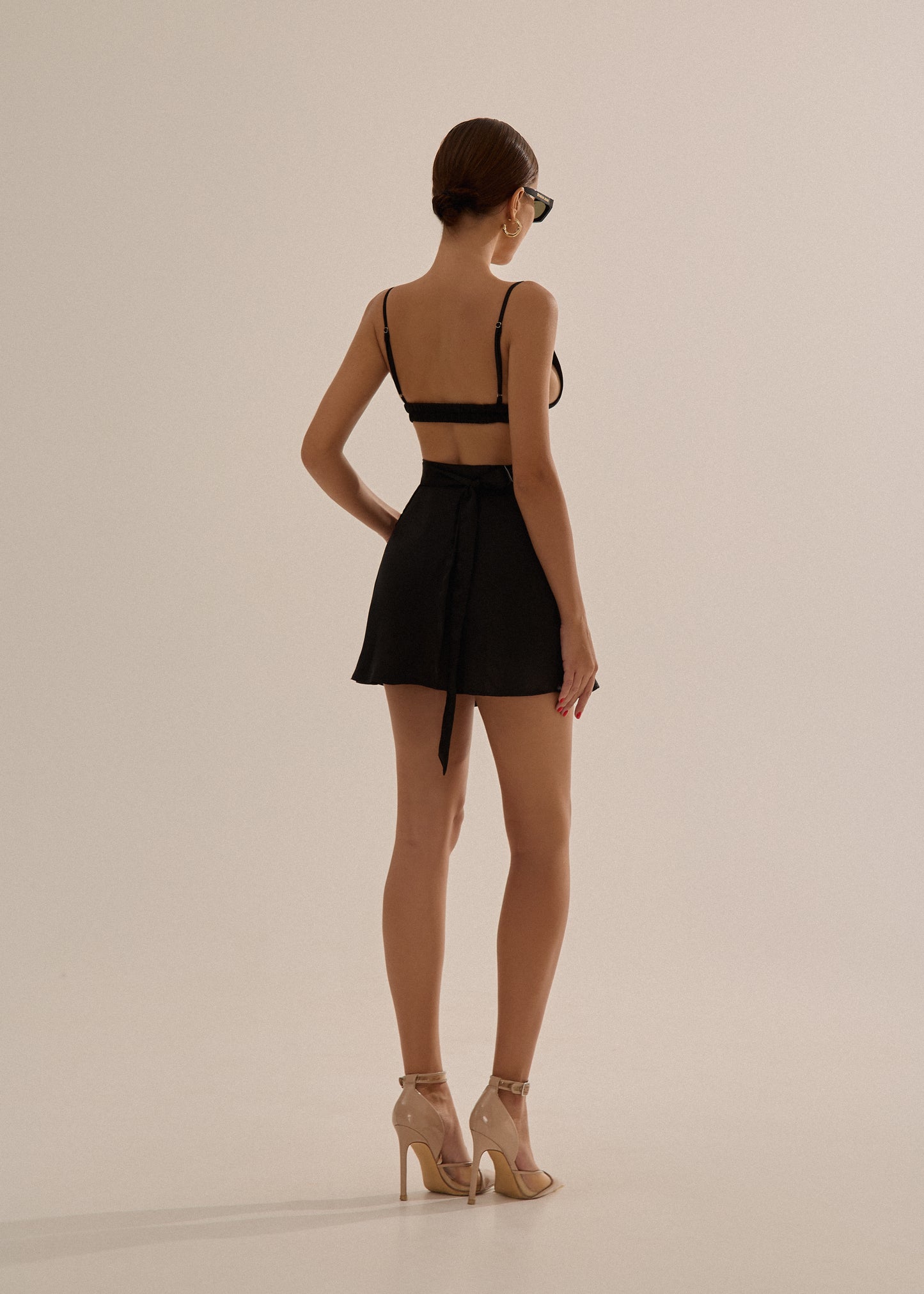 Silk suit with skirt & bra black